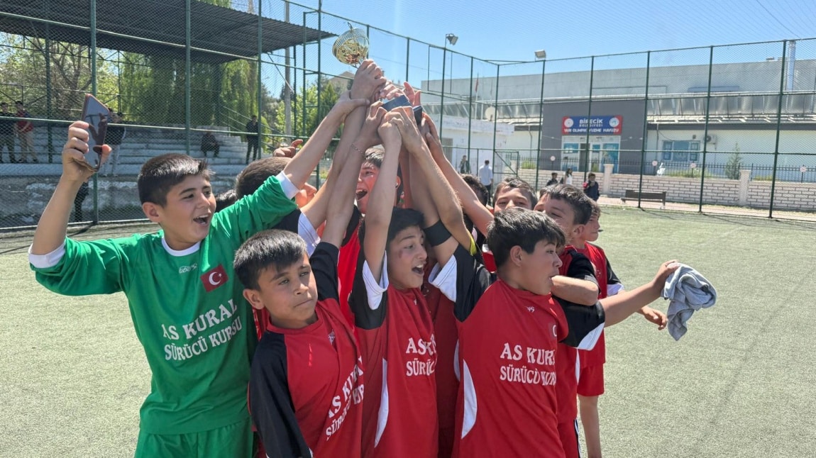 Futbol Turnuvasında Şampiyon Olduk!